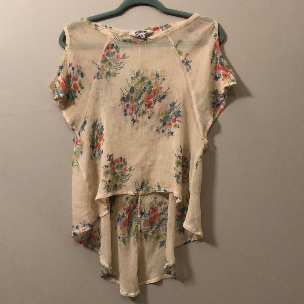 floral crepe cold shoulder high low top
